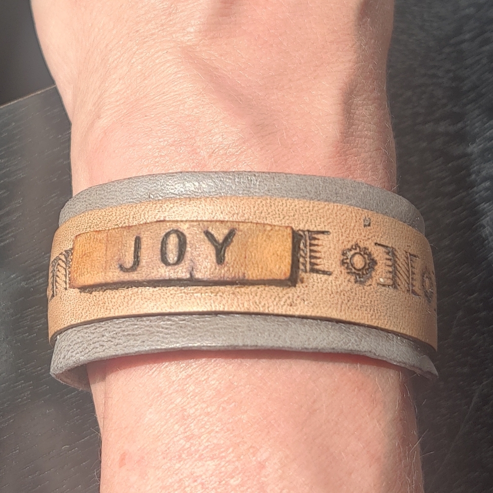 ⭐3 For $21⭐Joy Leather Bracelet - Tan and Gray - Picture 1 of 5
